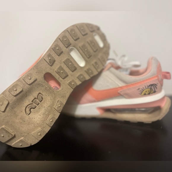 Women Nike Sun Club ☀️ - Picture 3 of 4